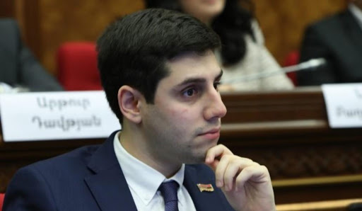 Պարոն Վարդազարյանը հետ չի կանգնում այդ վարքից և իր գործողությունների մեջ որևէ խնդիր չի տեսնում․ Սուրեն Գրիգորյան