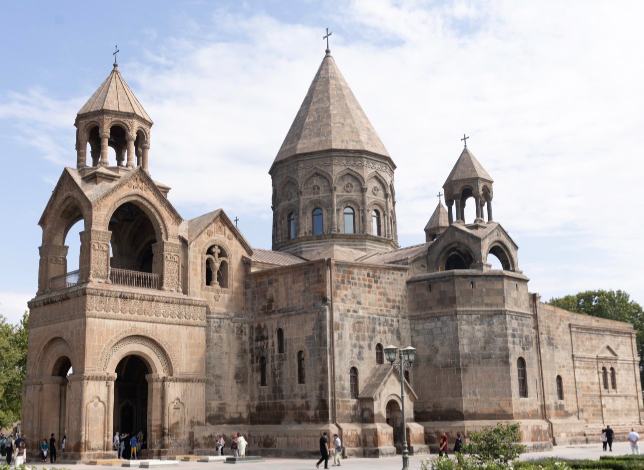 Մայր Աթոռ Սուրբ Էջմիածինն իր խոր մտահոգությունն է հայտնում տասը եպիսկոպոսների հերթական հայտարարության պատճառով հանրության մեջ առաջ եկած ընդվզումների առիթով