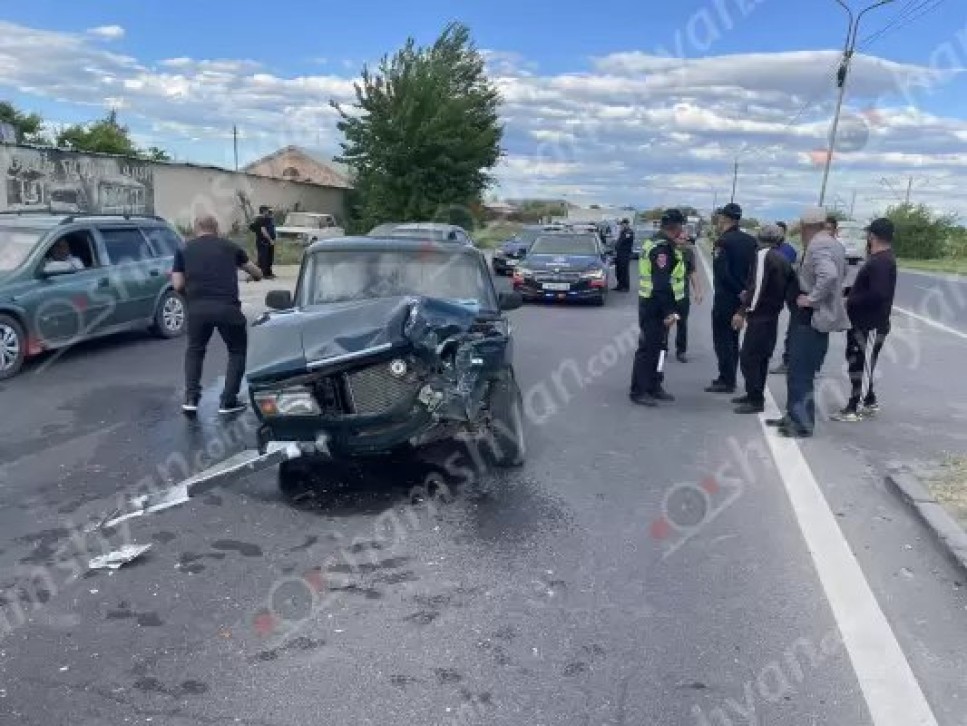 Երևան-Արմավիր ավտոճանապարհին բախվել են «Ford»-ը և «ՎԱԶ 2107»-ը․ կա վիրավոր