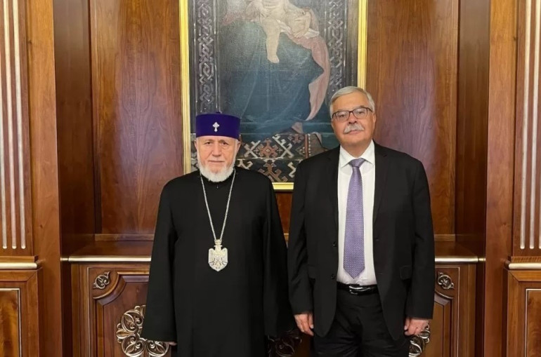 Հակոբ Տեր-Խաչատուրյանը Ամենայն Հայոց Կաթողիկոսի հետ քննարկել է արցախահայությանն օժանդակություն տրամադրելու հարցը