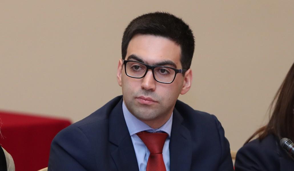 Թող մեկը փորձի իր բախտը սպառնալիքի լեզվով խոսալ․ Ռուստամ Բադասյան