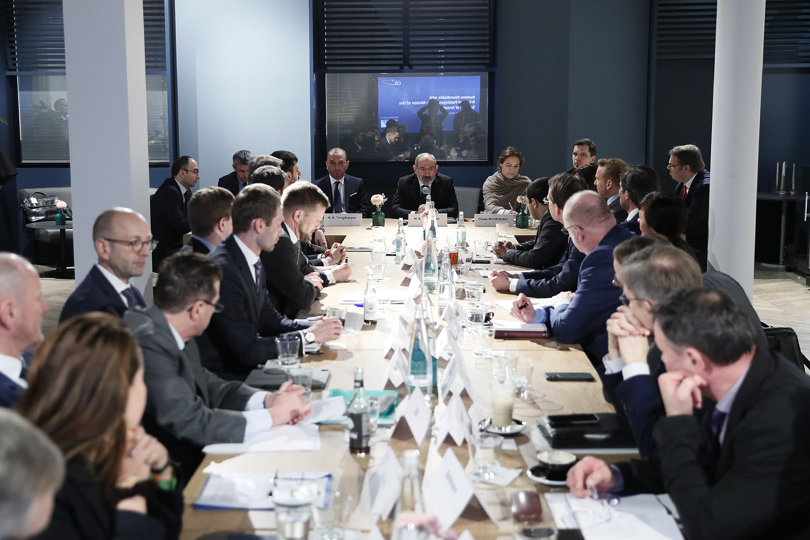 Премьер-министр Пашинян провел встречу с представителями Восточного комитета германской экономики и ведущих немецких компаний
