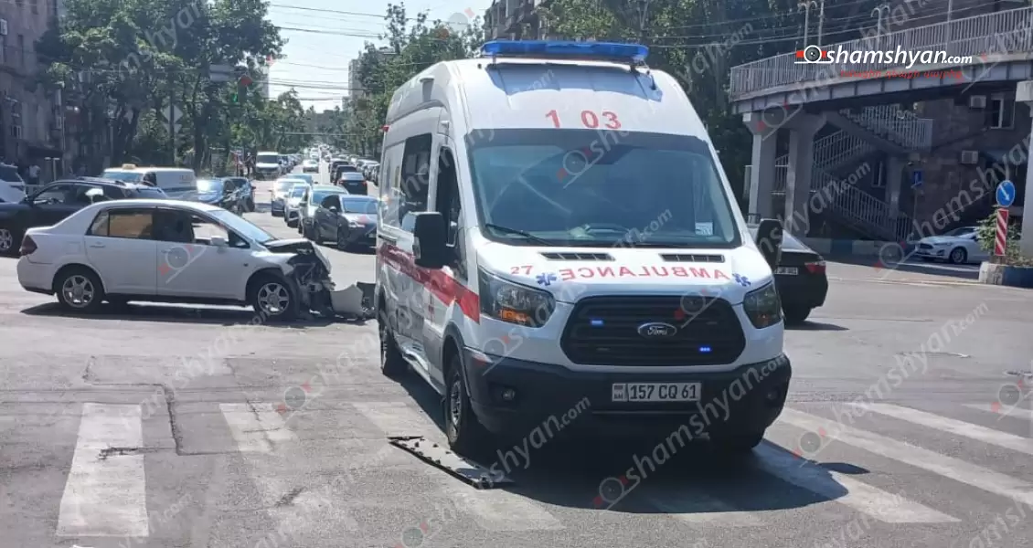 Ավտովթար՝ Երևանում․ Ազատության պողոտա և Մամիկոնյանց փողոցի խաչմերուկում բախվել են «Nissan Tiida»-ն և «Ford» մակնիշի շտապօգնության ավտոմեքենան․ կա վիրավոր