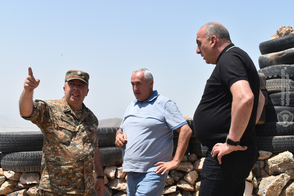Այցելություն մարտական հենակետեր (լուսանկարներ)