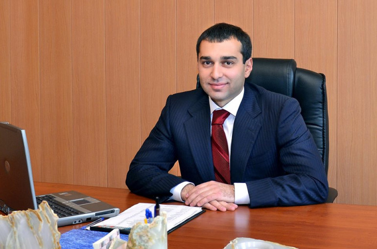 Արտաշատի Նախկին քաղաքապետ Արգամ Աբրահամյանը 4.000.000 դրամ աջակցություն է տրամադրել Արտաշատի ԲԿ-ին