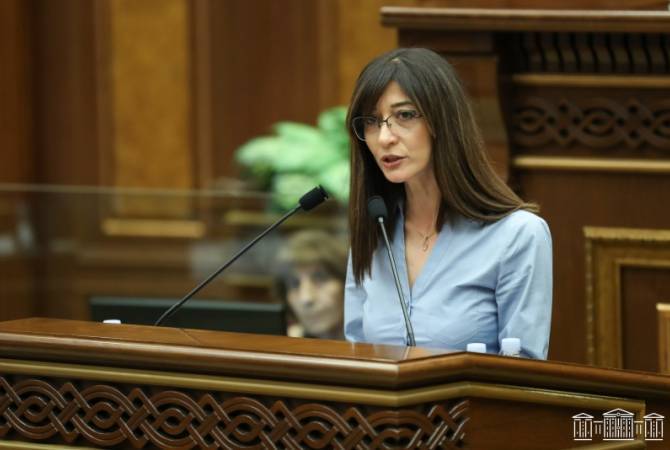 ԱԺ նախագահը Արփինե Դավոյանին մեկ նիստի ընթացքում զրկեց ելույթի իրավունքից