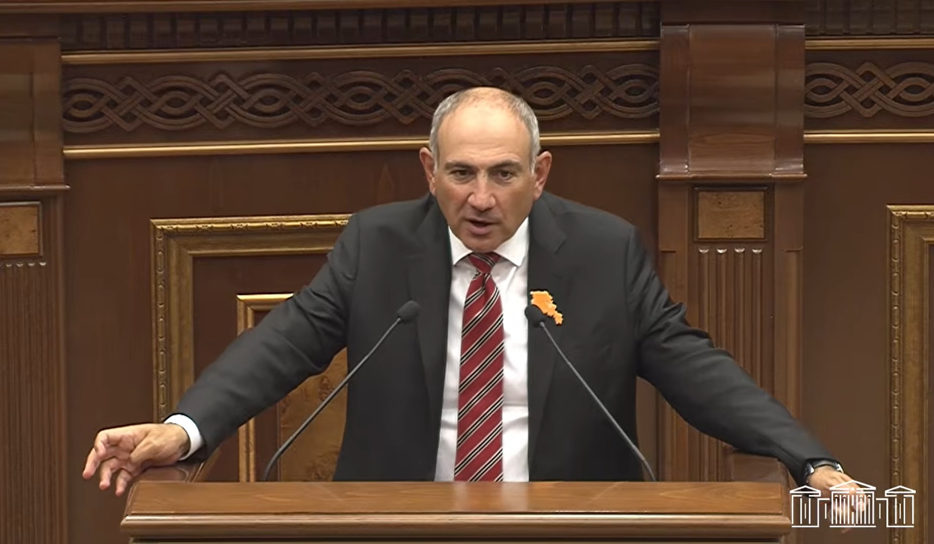 Ղարաբաղի դրոշների առկայությունը մեր երկրի խորհրդարանում պատերազմի սպառնալիք է. Փաշինյան