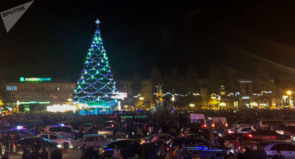 Գյումրիում վառվել են գլխավոր տոնածառի լույսերը