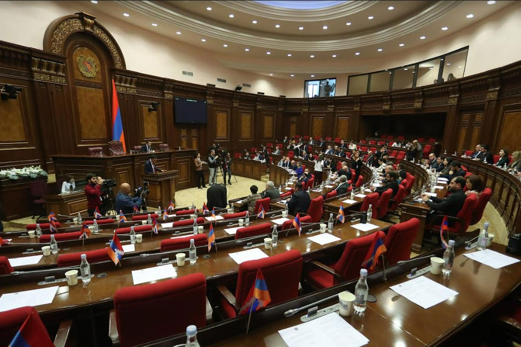 ԱԺ պատգամավորները հանդես են գալիս հայտարարությամբ՝ ուղիղ