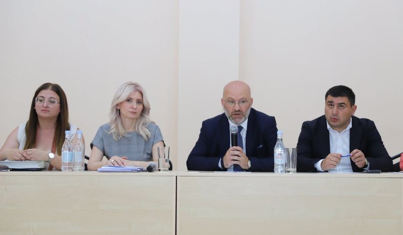 Շիրակի դպրոցների տնօրենների հետ քննարկվել են կրթական ոլորտի նախատեսվող փոփոխությունները