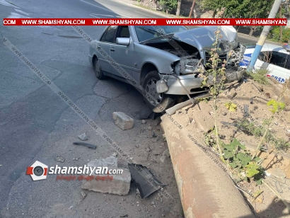 Ավտովթար Երևանում․ Mercedes-ը բախվել է քարերին․ կա վիրավոր