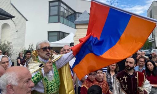 «Չենք հանդուրժի դավաճանությունը»․ ֆրանսահայ համայնքը միացել է Փաշինյանի հրաժարականի պահանջին
