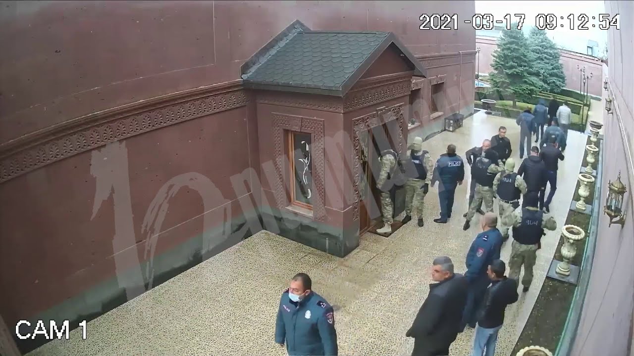 Ինչպես են ոստիկանները ներխուժել Դոն Պիպոյի տուն (տեսանյութ)