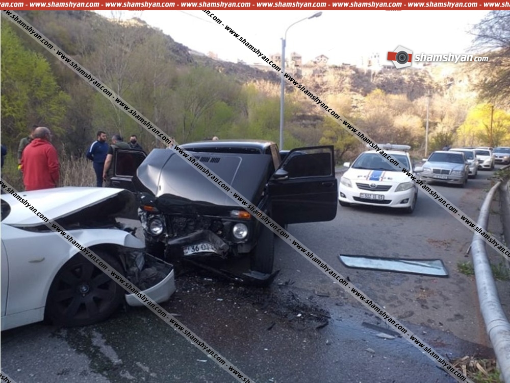 Խոշոր ավտովթար Երևանում. Հրազդանի կիրճում ճակատ-ճակատի բախվել են BMW-ն ու «Նիվան». կա 4 վիրավոր
