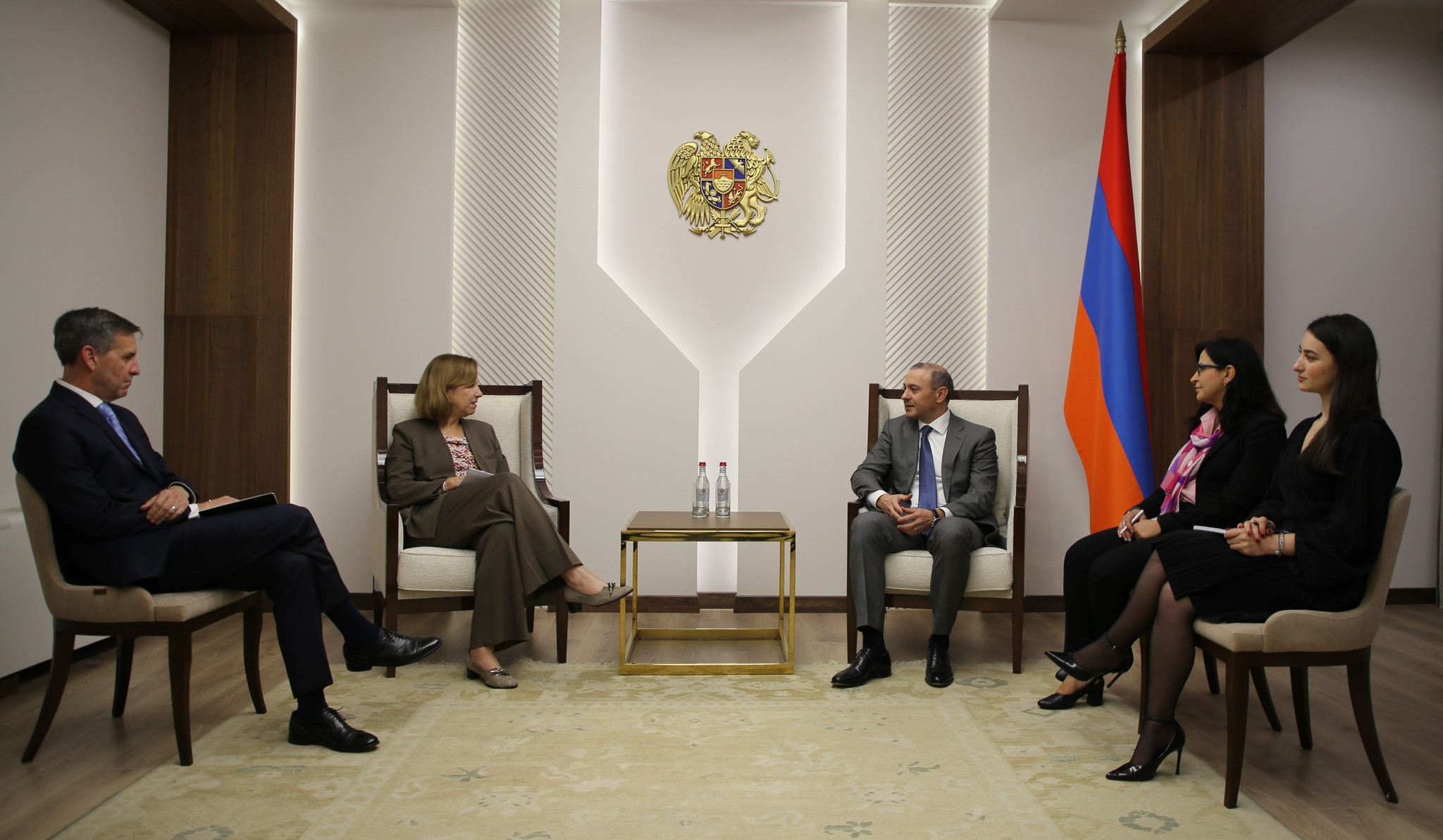 Քննարկվել է ՀՀ-ԱՄՆ փոխըմբռնման հուշագրերի իրագործման ընթացքը. ԱԽ քատուղարն ընդունել է դեսպան Քվինին