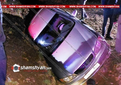 Շիրակի մարզում վարորդը Nissan-ով դուրս է եկել երթևեկելի գոտուց և կիսակողաշրջված վիճակում հայտնվել փոսում. կա վիրավոր