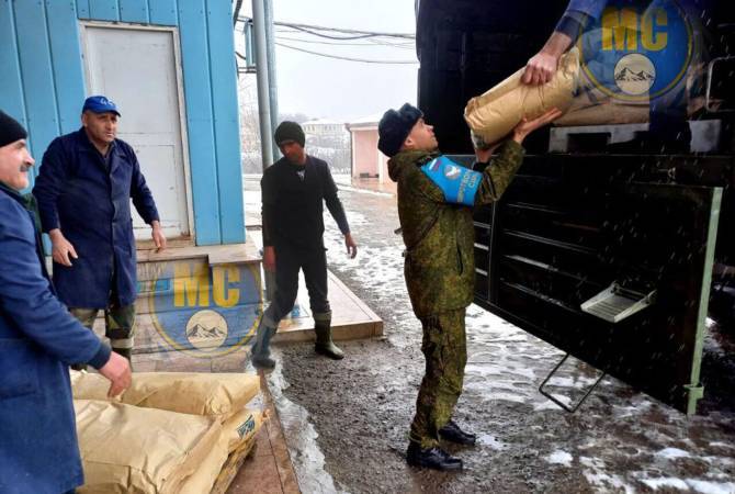 В сопровождении российских миротворцев в Арцах доставлен гуманитарный груз 