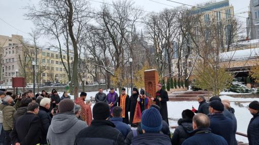 Հարգանքի տուրք մատուցվեց Կիևում hայ և ուկրաինացի ժողովուրդների զոհերի հիշատակին նվիրված խաչքարի մոտ