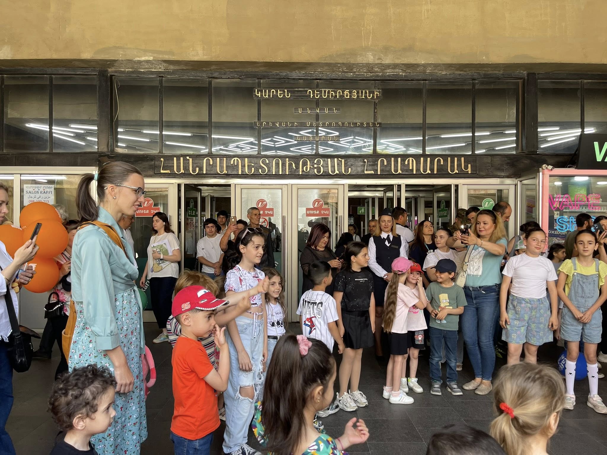 Հունիսի 1-ը մետրոպոլիտենում. տոն, ժպիտներ և մուլտհերոսներ