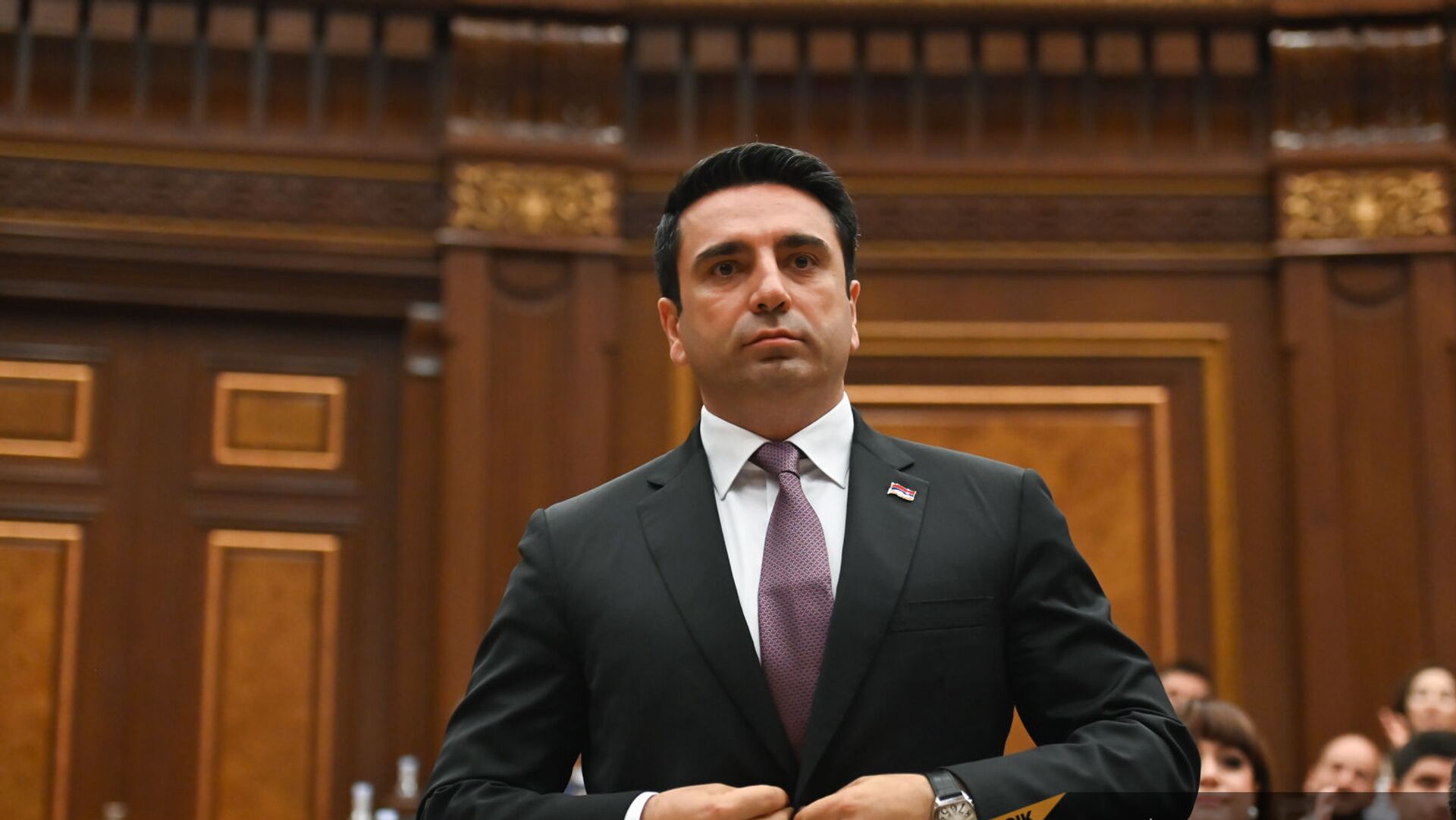 Ցավում եմ, բայց իրենք կմնան լուսանցքում. Ալեն Սիմոնյանը՝ ՀԱԿ-ի իր հրաժարականը պահանջելու մասին