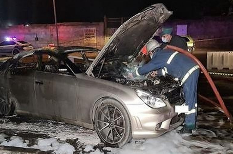 Արտաշատի խճուղում այրվել է «Mercedes-Benz CLS» ավտոմեքենա