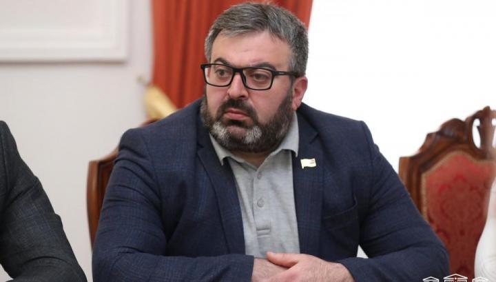 Տեղեկություններ եմ ստանում առ այն, որ ԿԳՄՍՆ-ից շրջաբերականներ են ուղարկվել դպրոցների տնօրեններին՝ հրահանգելով չտրամադրել տարեվերջյան հավելավճարները. Դանիելյան