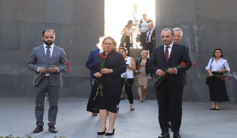 Գերմանիայի դաշնային նախարարն այցելել է Հայոց ցեղասպանության հուշահամալիր