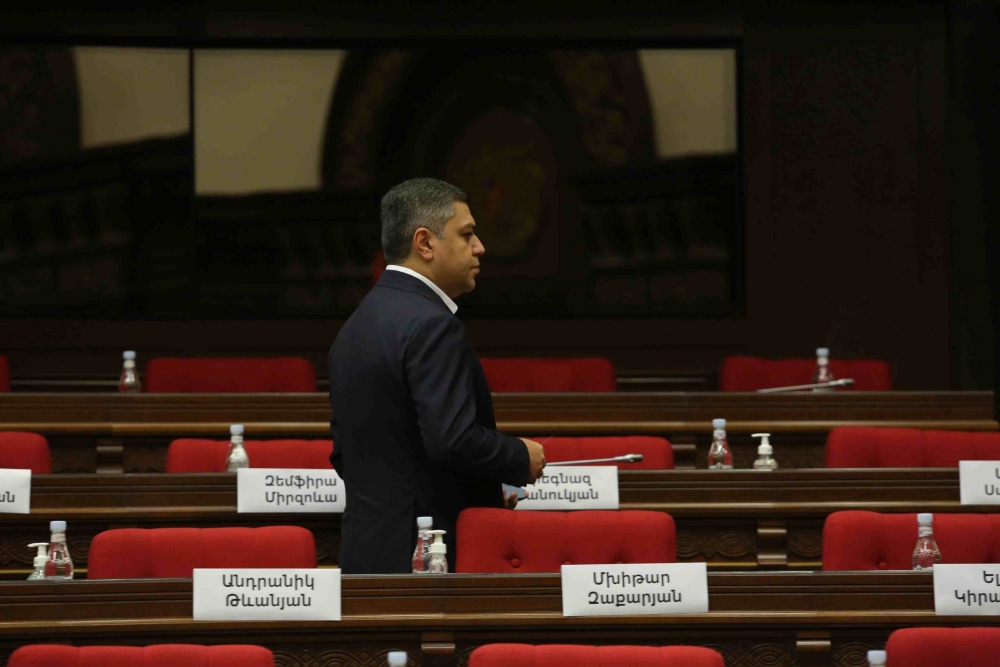 Артур Ванецян сложил депутатский мандат