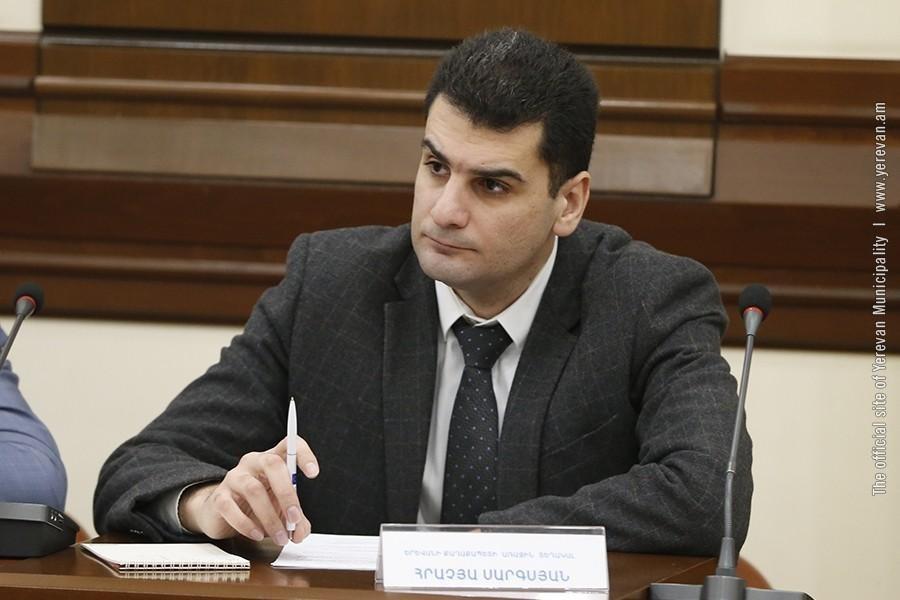 Արգելում եմ, որ համայնքային բյուջեից դուռ փոխելու համար գումար հատկացնենք. քաղաքապետ