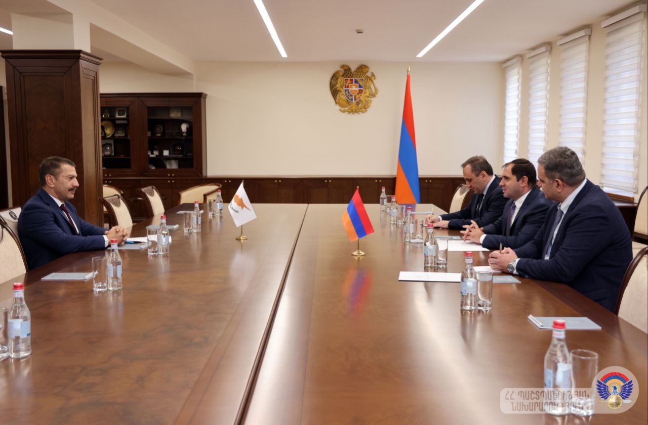 Սուրեն Պապիկյանն ընդունել է Հայաստանում Կիպրոսի դեսպան Միքայել Մավրոսին