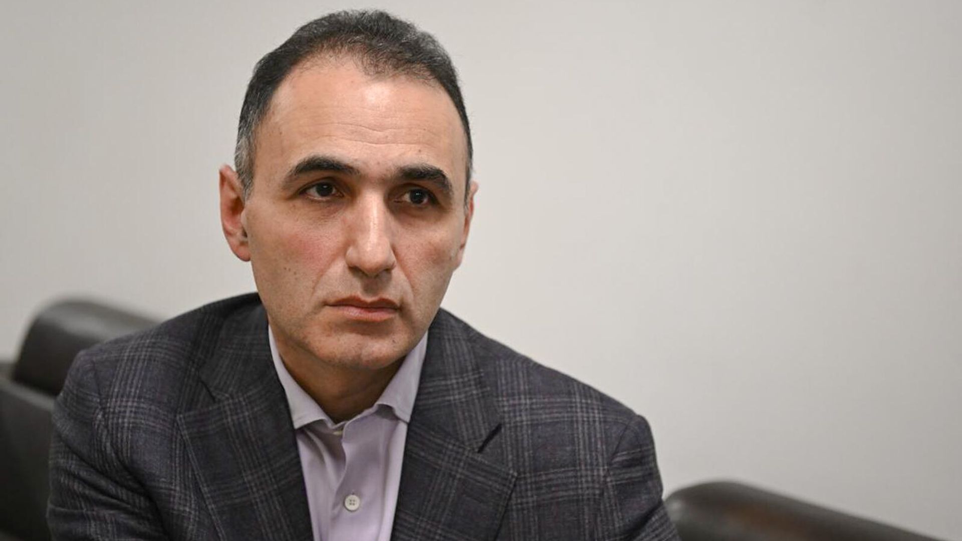 Նորմալ մարդու համար կալանքն այն կալանավայրերում, որոնք ունենք՝ գերբնակեցված, կեղտոտ, հակասանիտարական, խnշտшնգմшն միջոց է. Չալաբյան