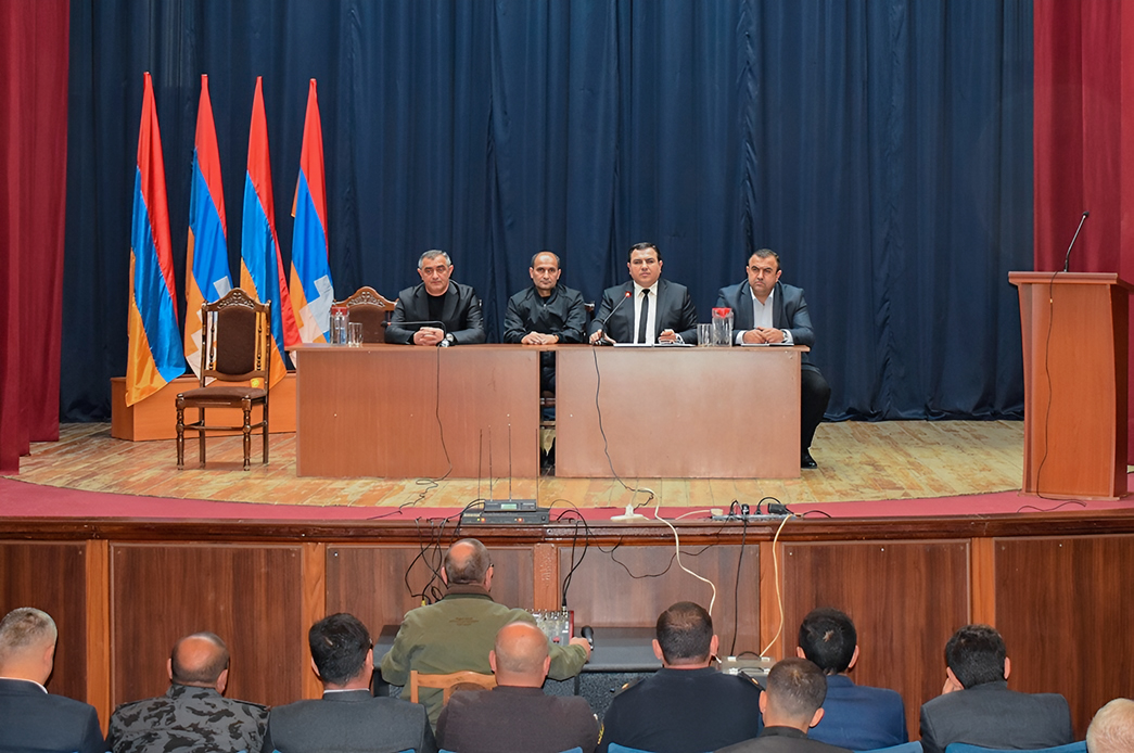 ԱՀ պետնախարարը Մարտունու շրջանում ներկայացրել է շրջափակման հետևանքները մեղմելու նպատակով պետության կողմից ձեռնարկվող միջոցները