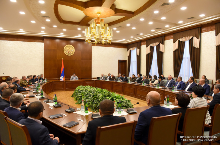 Արայիկ Հարությունյանի նախագահությամբ տեղի է ունեցել Արցախի կառավարության նիստ. ներկայացվել են Երևան այցի մանրամասները