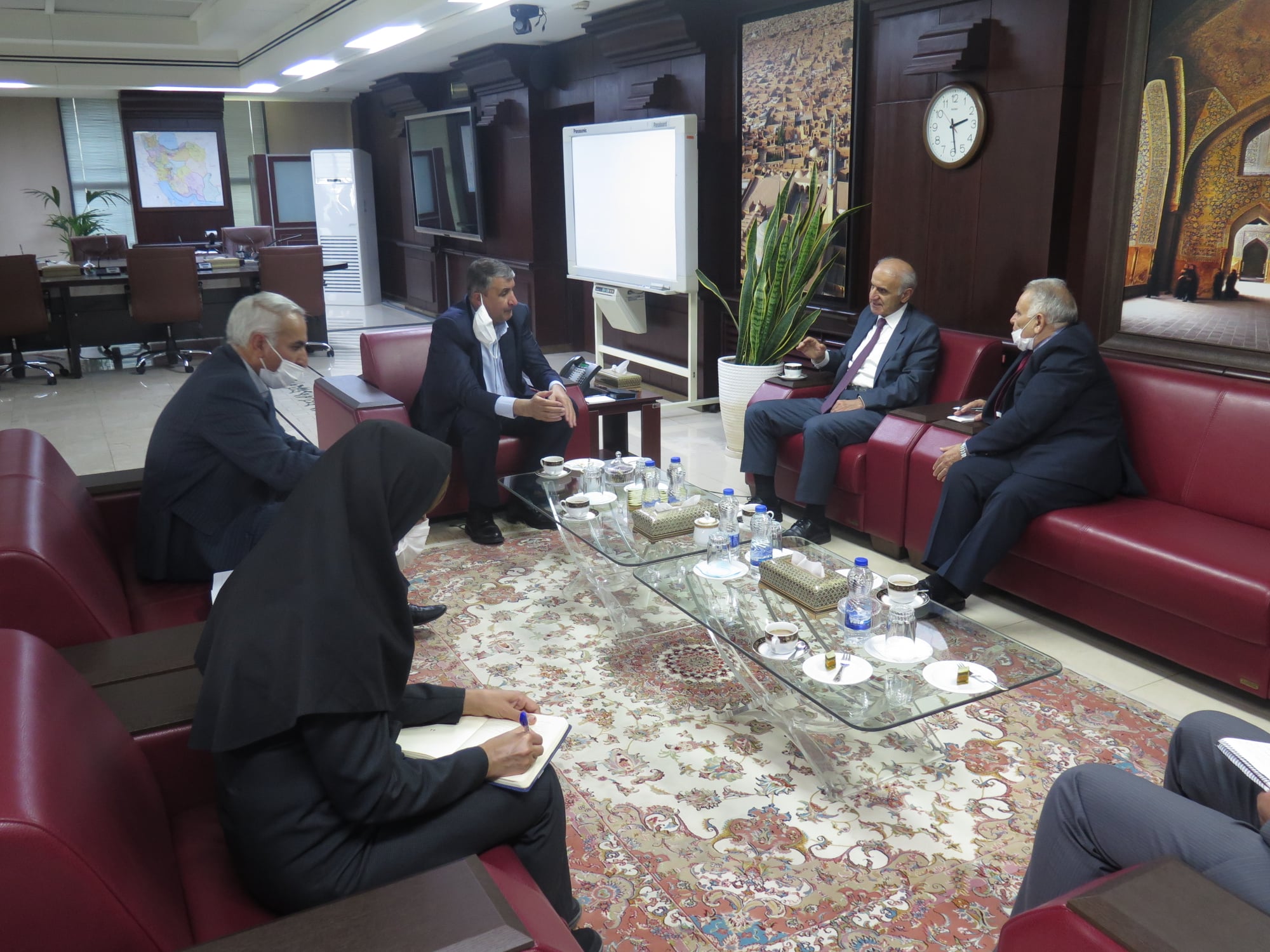Армения и Иран обсудили программу «Международный транспортный и транзитный коридор Персидский залив - Черное море»