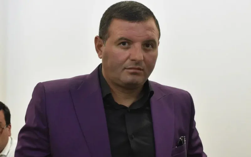 ՔԿ շենքի դիմացից ոստիկանության հսկողության ներքո գտնվող Սպարտակ Ղուկասյանին առևանգել են․ փաստաբան