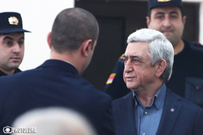 Սերժ Սարգսյանի և մյուսների գործով նիստը հետաձգվեց. պաշտպանը կորոնավիրուսի թեստ է հանձնել
