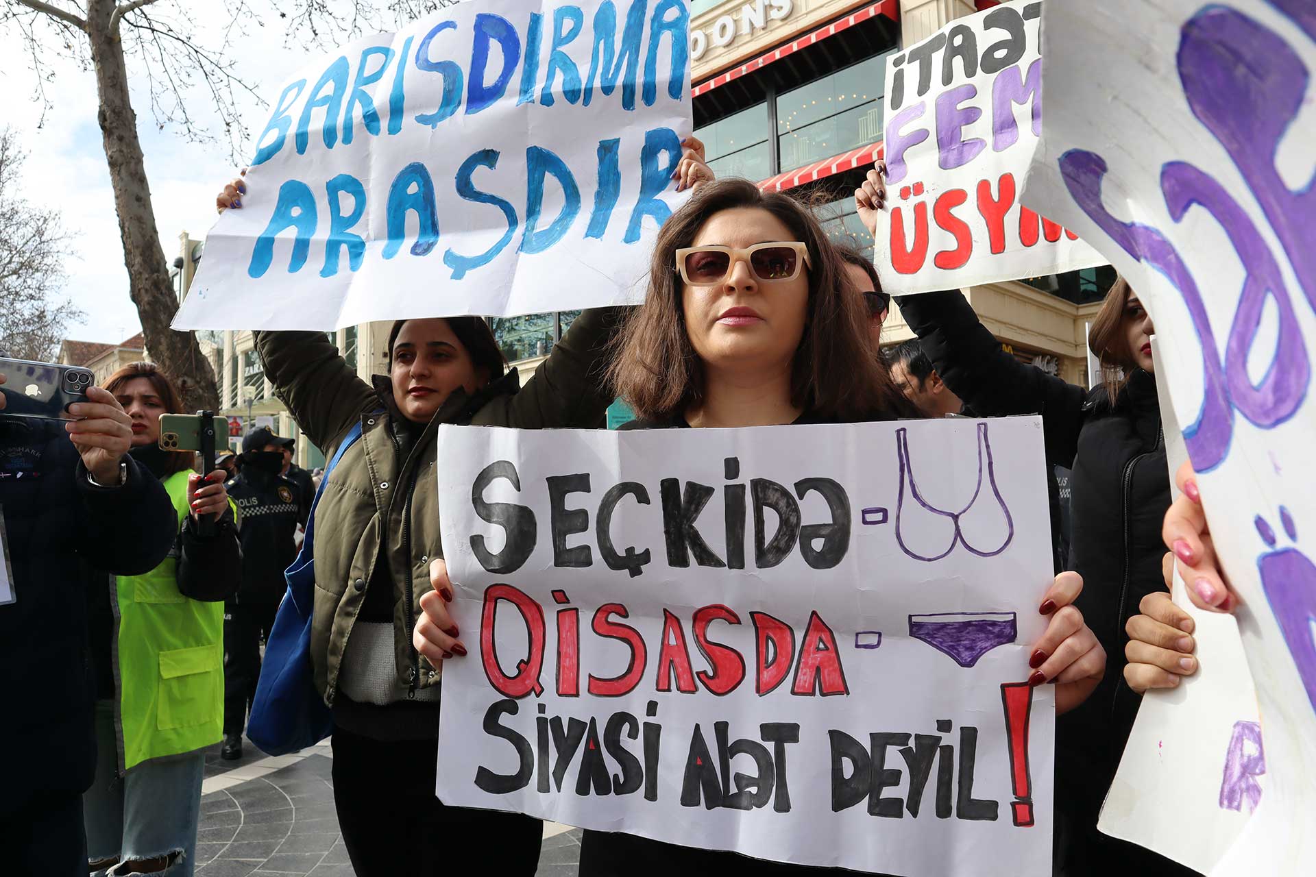 Ինչպես է Ադրբեջանը ինտիմ նկարներով սպառնում լռեցնել ընդդիմադիրներին․ OCCRP