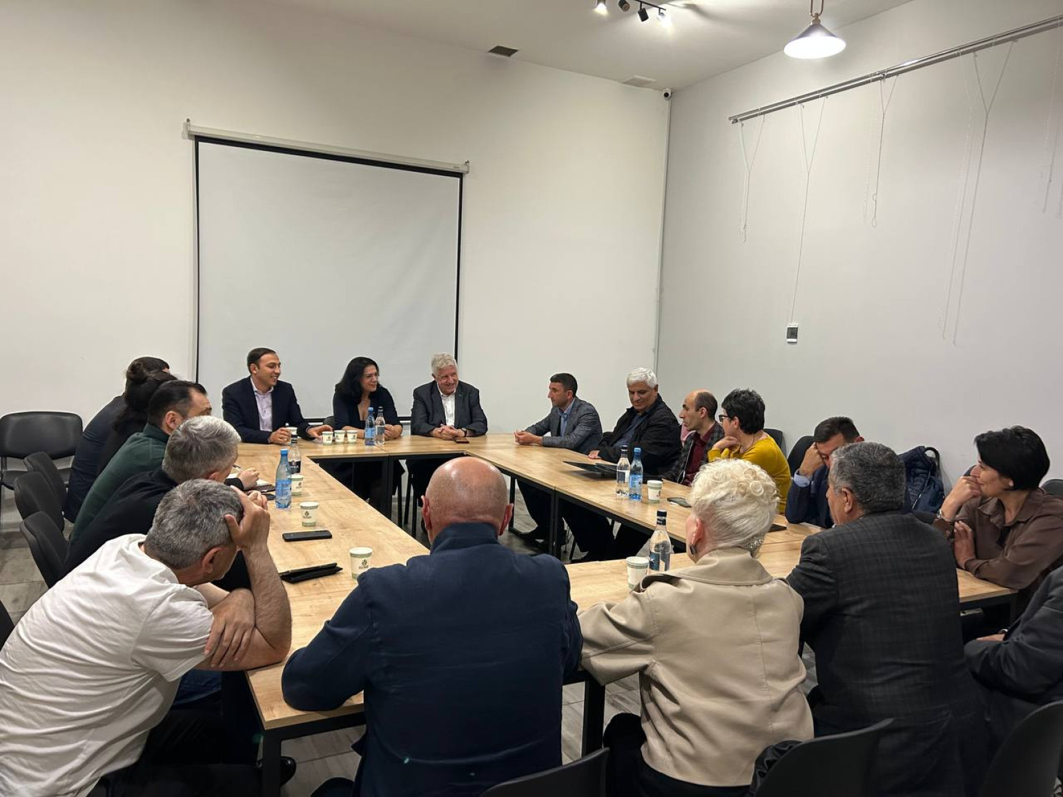 Շվեյցարիայի Ազգային խորհրդի անդամի հետ քննարկվել է արցախցիների վերադարձի իրավունքը