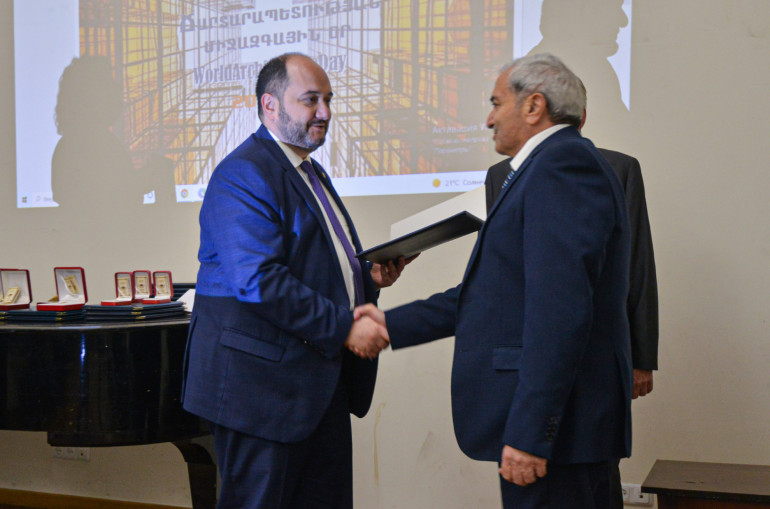 Վարչապետի աշխատակազմի ղեկավարը ՀՀ վաստակավոր ճարտարապետի կոչումներ է շնորհել