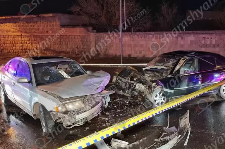 Երևանում բախվել են Mercedes-ն ու Volkswagen-ը, կա 4 վիրավոր