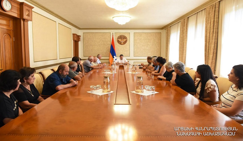 Президент Арутюнян встретился с членами Союза родственников погибших и безвести пропавших  военнослужащих