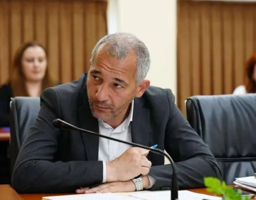 Ձերբակալվել է Երեւանի քաղաքապետարանի կոմունալ վարչության պետ Արսեն Կարոյանը