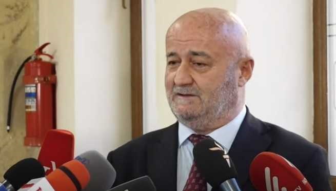 Աղազարյանը լրագրողների հարցին պատասխանել է Ալլա Պուգաչովայի հիթերից մեկը կատարելով