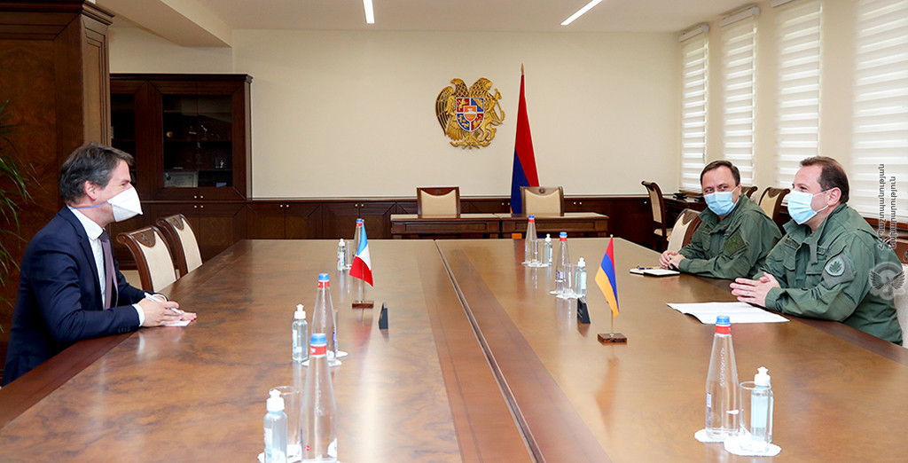 Посол Франции высоко оценил сложившуюся в Армении уравновешенную атмосферу, свободную от националистических акцентов и проявлений, а также призывов к войне