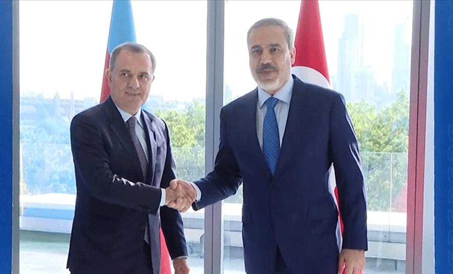 Байрамов уверяет в готовности Баку продвигать мирный процесс с Ереваном