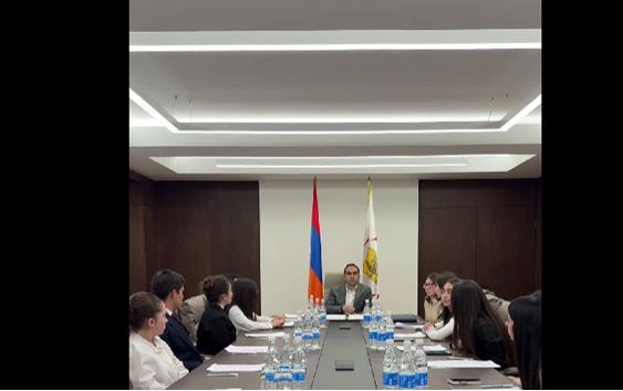 Երևանի քաղաքապետին կից աշակերտական խորհրդի առաջին նիստն էր. Ավինյան (տեսանյութ)