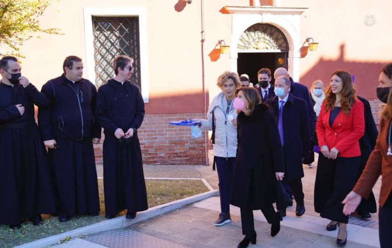 Իտալիայի Սենատի նախագահն այցելել է Վենետիկի հայկական Սուրբ Ղազար կղզի