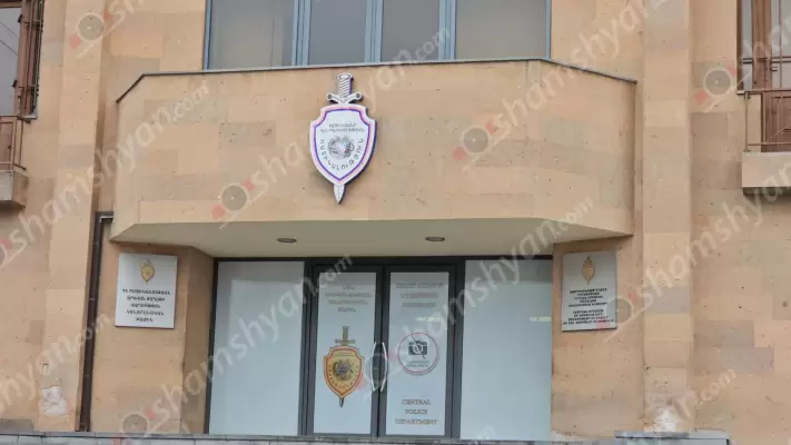 Երևանում վնասել են թանկարժեք «Mercedes», ապա «Porsche Cayenne»-ով դիմել փախուստի․ «Porsche Cayenne»-ը հաշվառված է ՀՀ-ում հայտնի գործարարի տղայի անվամբ