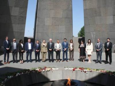 Արգենտինա-Հայաստան բարեկամական խմբի նախագահը այցելել է Հայոց ցեղասպանության հուշահամալիր