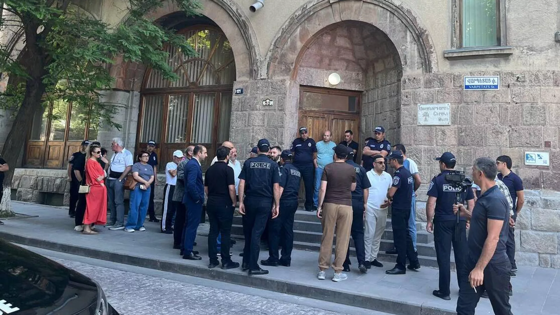 Շիրակի թեմի առաջնորդարանում քննչական գործողություններն ավարտվեցին. իրավապահները հեռացան